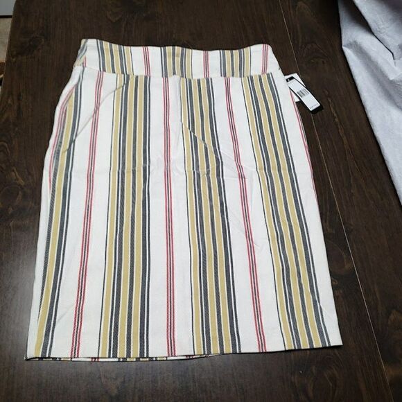 NWT Soho Apparel Off White Striped Skirt Size Women's M - Picture 1 of 2